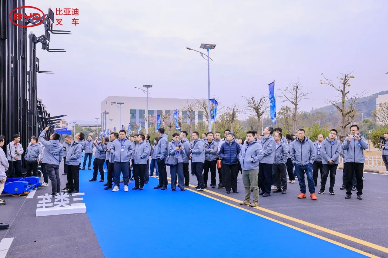 2024比亞迪叉車經(jīng)銷商大會圓滿落幕,世恒集團榮獲多項殊榮! 2024比亞迪叉車經(jīng)銷商大會圓滿落幕,世恒集團榮獲多項殊榮!